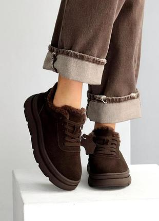 Стильные женские зимние кроссовки