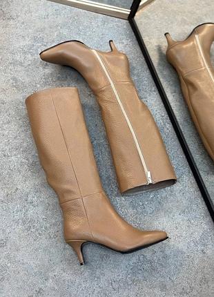 Чоботи з італійської шкіри карамельні на шпильці жіночі
