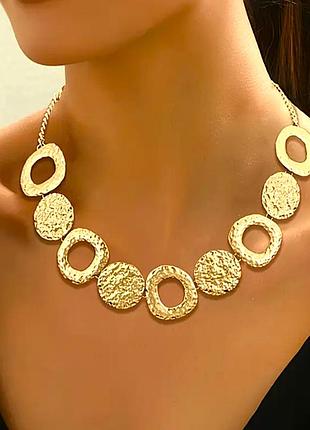 Колье акцентное металлическое медальоны