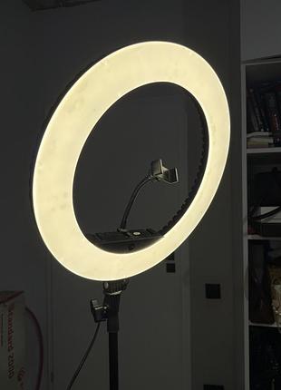 Кільцева лампа. відео світло. лампа