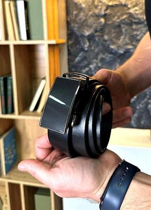 Мужской кожаный ремень с пряжкой автомат 3733