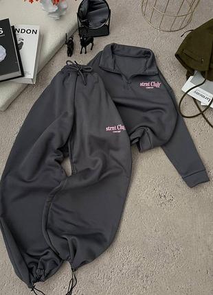 Костюм жіночий