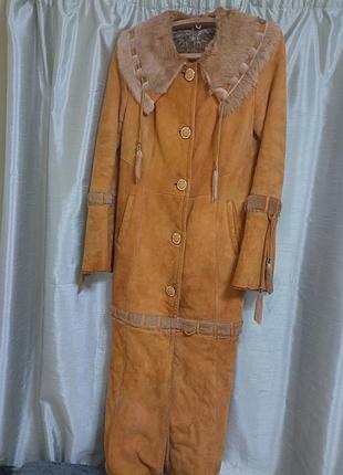 Молодежная яркая легкая дубленка