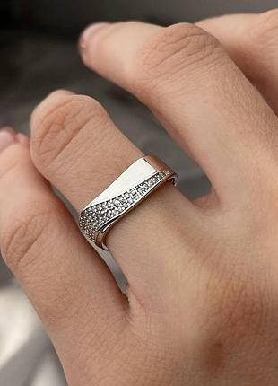 Серебряное кольцо женское с фианитами