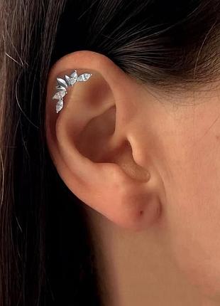 Серебряная моносерьга с фианитами в хрящ
