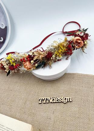 Осенний венчик из сушеных в красных, терракотовых и бежевых тонах