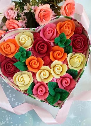 Шоколадный подарочный набор в сердце оригинальный подарок женщине шоколадные розы 15 бутонов шоколад ручной