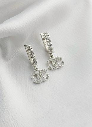 Серебряные серьги с фианитами аналог бренда