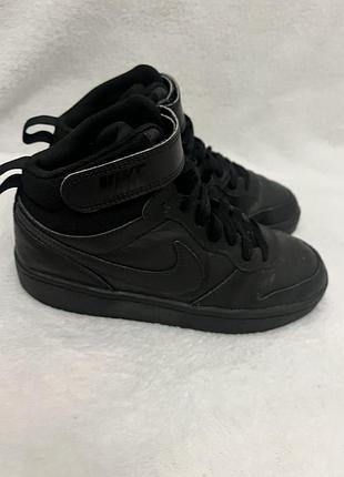 Кросівки хайтопи фірми nike 36,5 розміру по устілці 24 см.