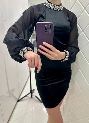 Чорна оксамитова коротка сукня