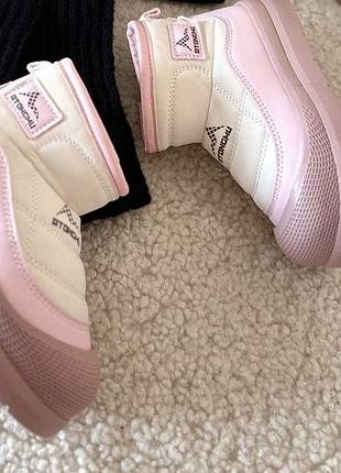 Зимові черевики на дівчинку