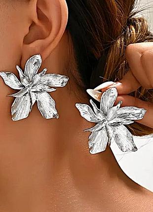 Серьги бижутерия цветы серебристые