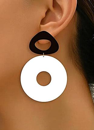 Сережки біжутерія подовжені чорно-білі