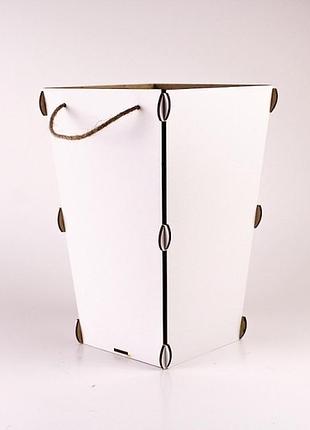 Конус высокий со шнурком белый