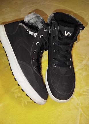 Якісні жіночі черевики.