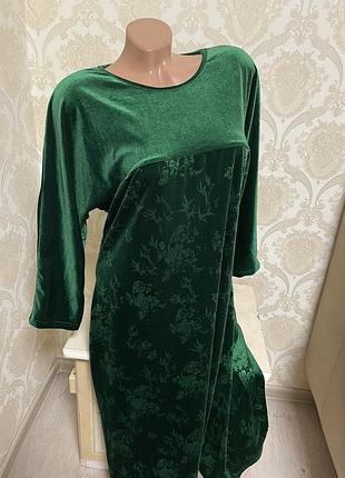 Гарна ошатна велюрова сукня,