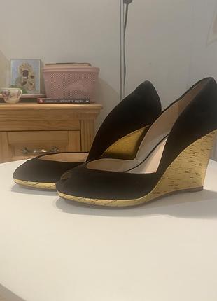 Жіночі туфлі