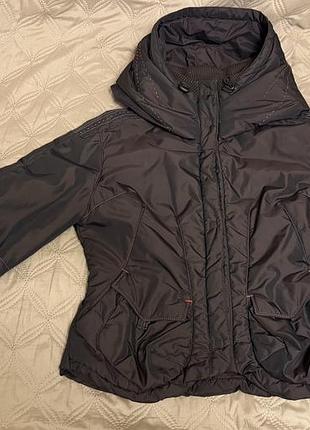 Демисезонная симпатичная удобная женская куртка с капюшоном 40 размер (s)