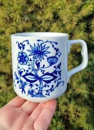 Чудова чайна чашка з розкішним, всіма улюбленим малюнком - синій лук zwiebelmuster.