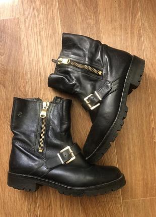 Жіночі черевики 37 розмір , шкіряні