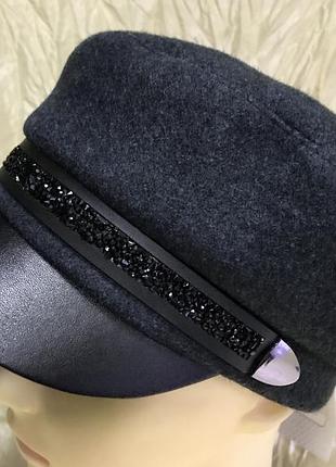 Картуз кепка женская с хлястиком из присыпки камней серая