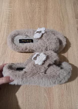 Меховые шлепанцы на платформе 36 размер