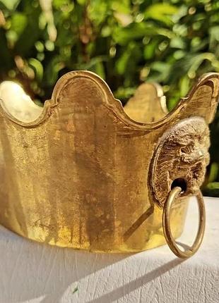 Интересно кашпо- ваза с головами льва