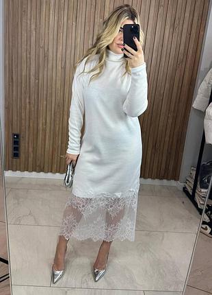 Теплое платье из ангоры с кружевом