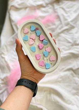 Cоевая свеча с эфирными аромамаслами в гипсовом кашпо mono m с декором tropical forest