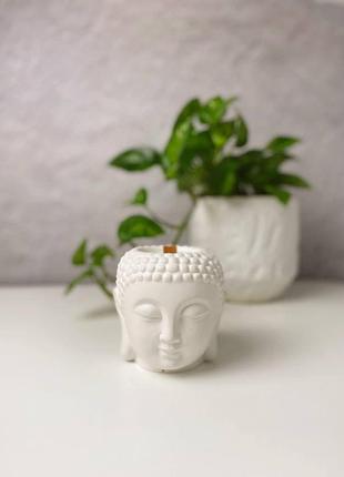 Cоевая свеча с эфирными аромамаслами в гипсовом кашпо будда 9.5х10.5см sensual vetiver