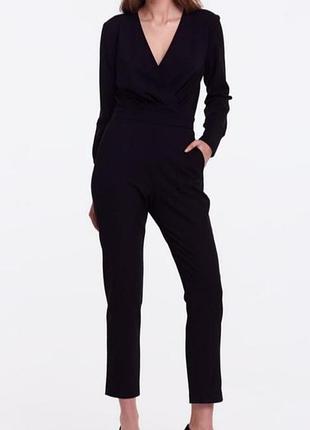 Класичний чорний комбінезон