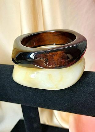 Браслеты комплект 2 единицы акриловые массивные молочный и янтарный