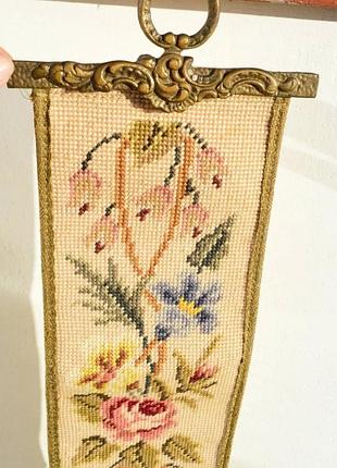 Чудова вінтажна сонетка "роскошні квіти" або bell pull з бронзовими фігурними підвісами.