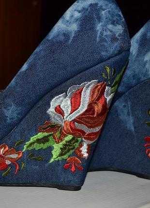 Туфли джинсовые с вышивкой