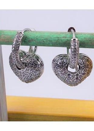 Серьги-подвески бижутерные с фианитами "сердечки".