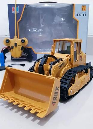 Бульдозер іграшка на пульті керування