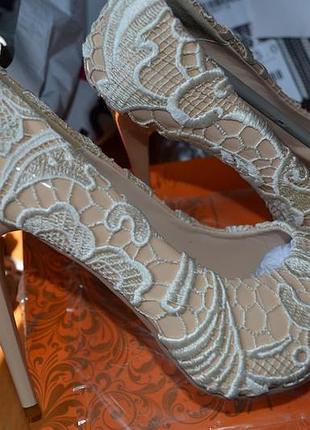 Туфли кружево на лаке