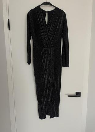 Сукня міді з v образним розрізом