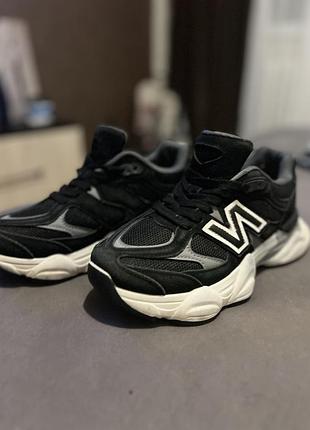 Жіночі кросівки