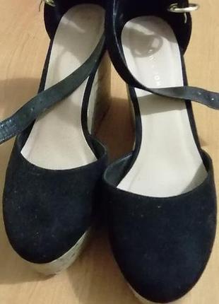 Босоножки с закрытой пяткой и носком