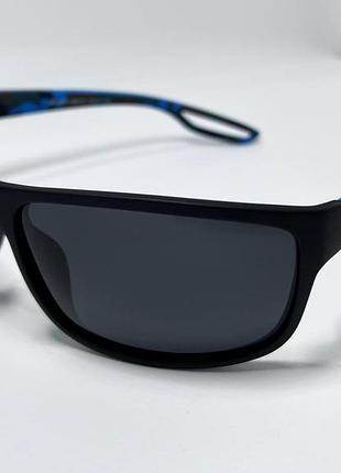 Очки солнцезащитные спортивные с поляризационными линзами в матовой черной оправе