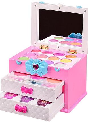 Набір дитячої косметики в скрині