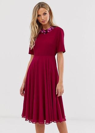 Бордовa сукня asos міді з вишитим комірцем