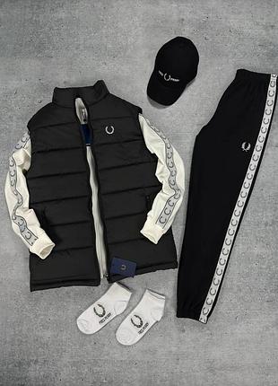 Набір f.p. жилет-молочна кофта-штани-кепка