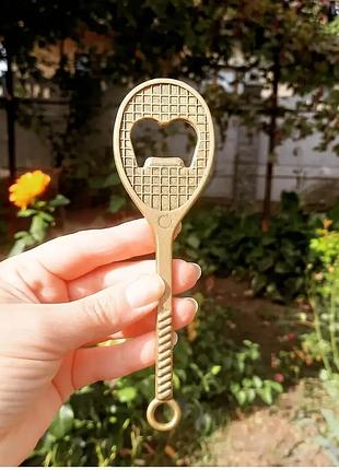 Винтажная открывалка в виде ракетки.