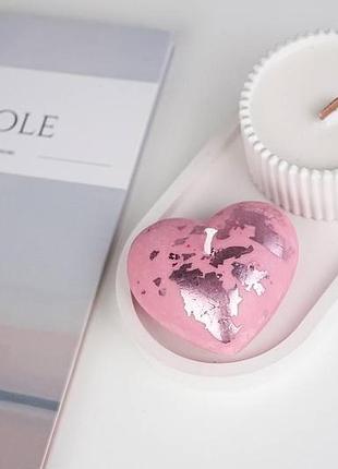 Свічка серце з соєвого воску з декором зі свічкою в гіпсовом кашпо на підставці ручної роботи без аромату