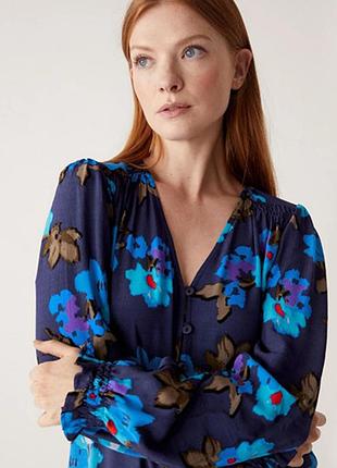 Блуза на пуговицах с цветочным принтом m&amp;s