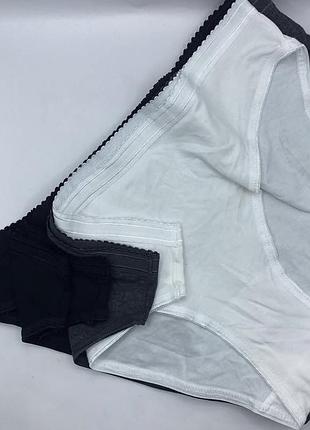 Набір жіночих трусиків