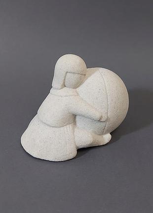 Скульптура " девочка с мячом"/ мраморная статуэтка/бельгия/винтаж