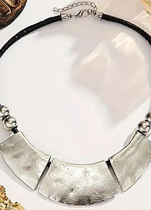 Чокер колье с подвеской серебристого цвета